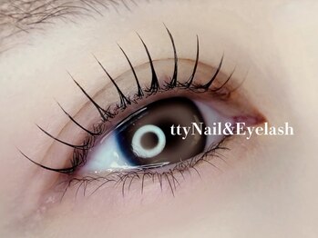 ティーネイルアンドアイラッシュ(tty)の写真/【10時～21時まで施術可能】実績あるスタッフ在籍☆目元の悩み・ご希望をご相談ください♪3回目まで同価格!