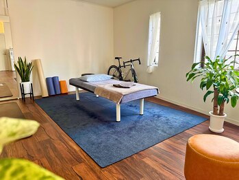 合の手の写真/観葉植物が多い開放感ある明るい店内で心ほどける癒やしを！他のお客様と顔を合わせない完全個室の空間