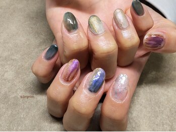 シルニー リム(Silny rim)/アシンメトリーニュアンスネイル