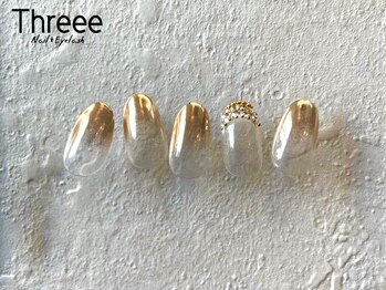 スリーネイルプラスアイラッシュ(Threee Nail+Eyelash)/先端ゴールドミラーネイル