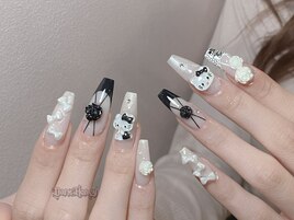モノトーン×個性派ネイル