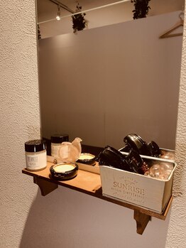 ほぐらく猫/鏡周りのアメニティ