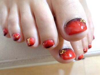 アミュリー ネイル アトリエ(Amury nail atelier)/レッド 赤 スタッズ チェーン