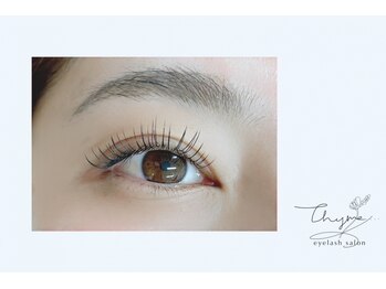 タイム(Thyme...)の写真/理想の目元を実現☆自まつ毛の状態を見て、一本一本丁寧に施術♪お顔の印象を決める目元はプロにおまかせ！