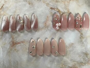 ジェントル(GENTLE)の写真/【SNS映えバッチリ◎】ありきたりなネイルは卒業！シンプルながら遊び心をプラスした上品華やかな指先に♪