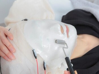 フラックス 京都(FLUX)の写真/肌のターンオーバーを促進するエンビロンで年齢肌が気になる大人女性のケアに特化◎毛穴レス大人艶肌をGET!