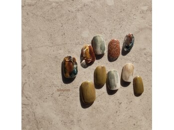 シルニー リム(Silny rim)/アシンメトリーニュアンスネイル