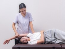 名古屋栄で肩こりと腰痛にリンパマッサージと骨盤矯正で姿勢改善する女性用整体院