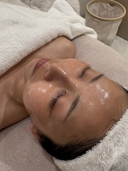 リリー(Rily)の写真/《毛穴洗浄フェイシャル＋石膏パック90分6,150円》翌日の化粧ノリが変わる!毛穴悩み特化、ハリ艶プログラム