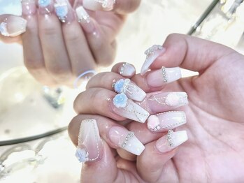 白グラ×薔薇ネイル