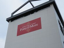フォア アンド モア/裏側にも看板がございます★