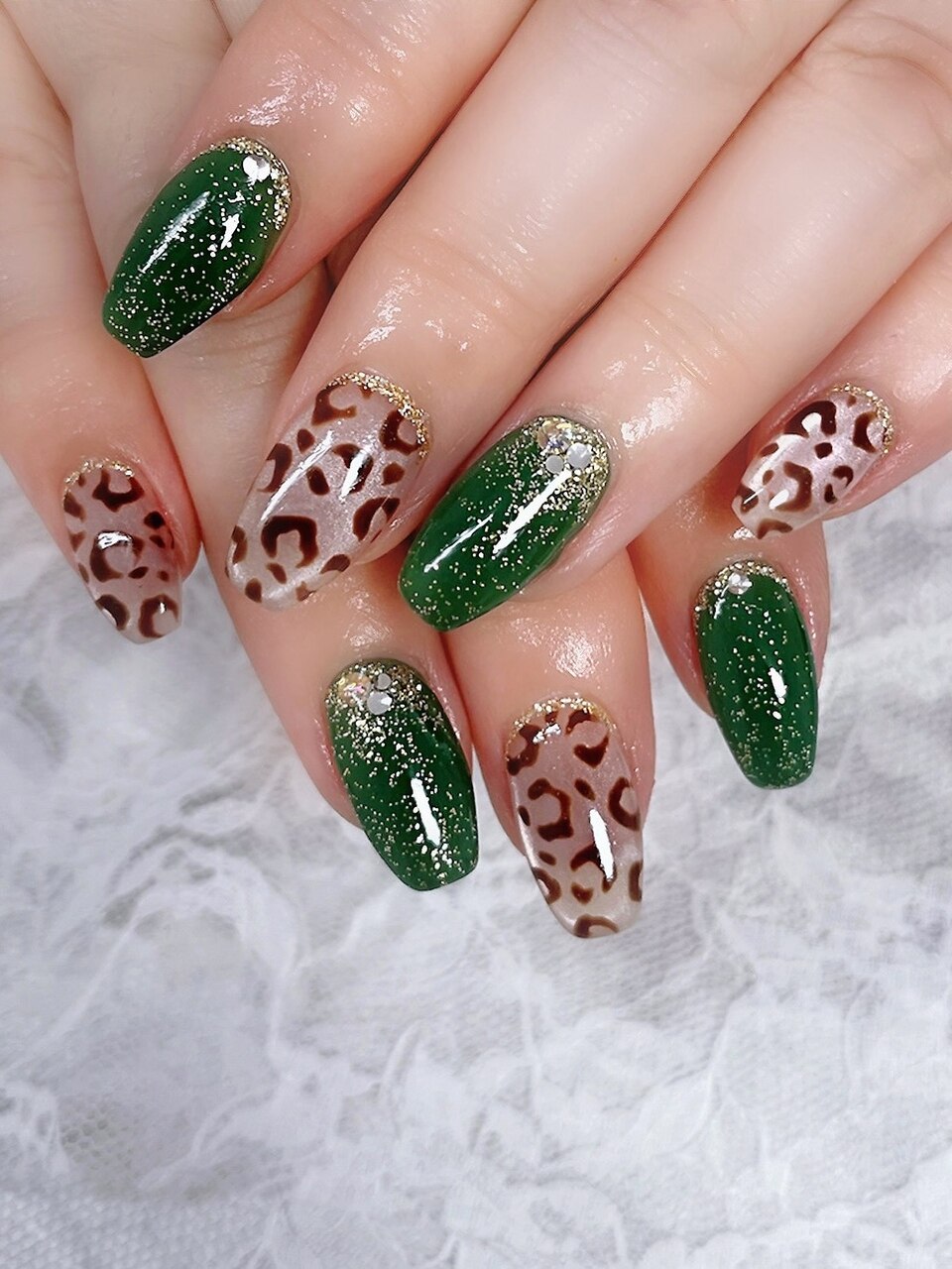 ネイルチップ‪‪︎‬スノーグリーン ミルキーベージュ 量産型地雷韓国ワンホン 特価商品ラインストーンネイル 24枚入り 長さ偽の爪 氷粉雅 ネイルチップ