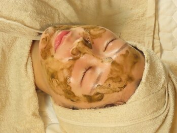 セレネ(SELENE)の写真/＼毛穴レスで素肌に自信を／季節の変わり目の揺らぎ肌にもハーブピーリング(Re:belle)がオススメ◇