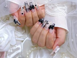 黒チェックネイル