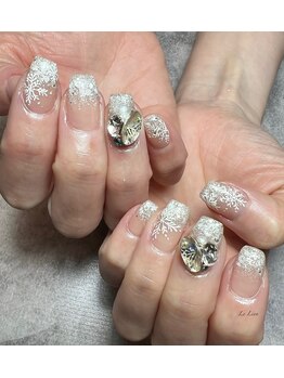 ルリアン(Le Lien)/手描きの雪の結晶ネイル