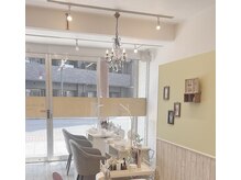 ビューティーサロン ネイル ロン(Beauty Salon nail Ron)の雰囲気（ネイルブースは、落ち着いた色調と明るい日ざしがマッチ♪）