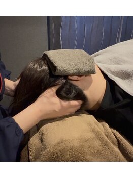 頭の土場/眼精疲労解消マッサージ風景