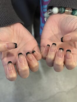 黒フレンチネイル