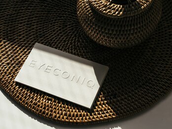 アイコニック(EYECONIQ)/