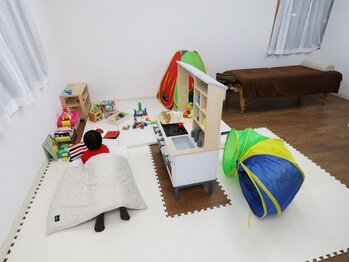 ひろ整骨院の写真/【キッズスペース完備◎】お子様連れのママさんも大歓迎！予約優先なので待ち時間なしで施術が受けられる！