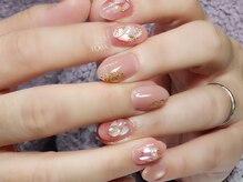 ローバ(LOBA)/シェルとゴールドの上品ネイル♪