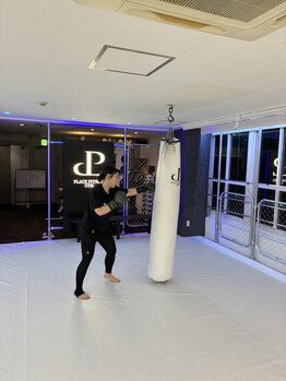 プレイス(PLACE)/サンドバック打ち！