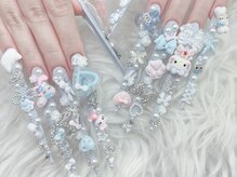 モモアネイル(MomoA nail)の雰囲気（ゴテゴテ付け放題）