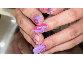 紫ピンクのy2kネイル