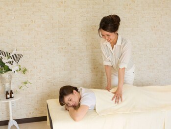 サロン ド モミカル 呉服町店(SALON de MOMIKARU)の写真/【極上空間で癒しのもみほぐし】日頃の溜まった疲れやむくみもスッキリ解消!ご自分へのご褒美にどうぞ☆
