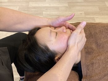 フォーゼ鍼灸整骨院の写真/“小顔になりたい”という願いを、憧れで終わらせない！思い描く理想に近づくための第一歩を始めませんか？