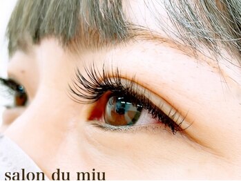 サロン ド ミユウ 宇城店(salon du miu)の写真/お顔に馴染むナチュラルな仕上がりが大人女性に人気♪忙しい朝のメイク時間を短縮!ネイルとの同時施術も◎