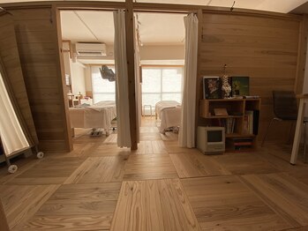 トーリ 代官山(taulli)/照明を消して撮影した院内