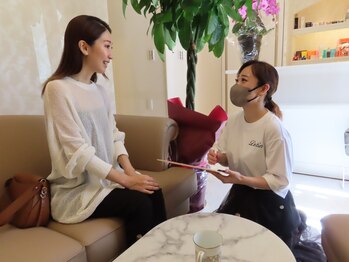 デスティン(Destin)の写真/【人気マシン導入☆】ＶＩＣＴＯＲＩＡは速攻性高く効果◎美肌効果で更に毛穴レスな滑らか肌に！