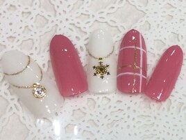 アクセサリー風チェックネイル