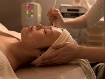 ボウ 名古屋店(VOEUX)の写真/【汚れをとっても変わらない毛穴が気になる方へ】肌全体のバランスを丁寧に見極めたうえでケアをご提案◎