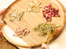 ウララ バイ ロキエ(u-LALA by ROCHIE)/＠yomogimushi_wkn