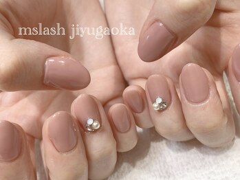 エムスラッシュアヴェダ 自由が丘(M.SLASH AVEDA)/ワンカラー+Ｖカットネイル