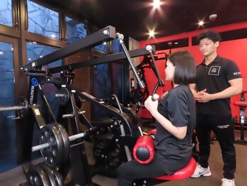 ヒロオ プラチナムジム(HIROO PLATINUM GYM)の写真/【パーソナルトレーニング60分¥2000】初心者の方もお気軽に◎ボディメイクのプロとお得に体験できます！