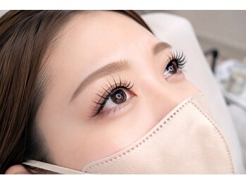 メガミ アイラッシュラウンジ(MEGAMI EYELASH LOUNGE)の写真/阪神尼崎のまつエクは当サロンで決まり！モチと安さに自信あり◎垢抜け目元を演出♪