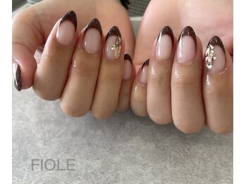 フィオル(FIOLE)/ブラウンフレンチ♪