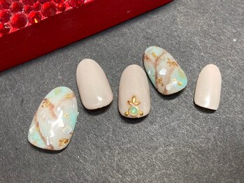 クイーンビー(QUEEN BEE)/ネイル