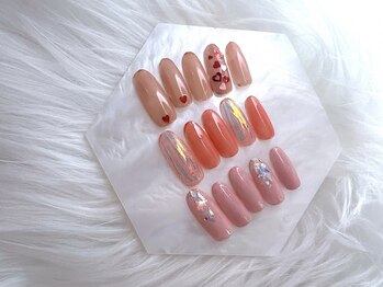 ネイルサロン ティーエイチセブン(Nail Salon TH SEVEN)の写真/美しいフォルムとモチの良さに自信アリ◎シンプルの中にもこだわりが光る大人上品な指先で好印象!