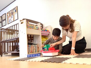 ハル鍼灸整骨院 尼崎院(HALU鍼灸整骨院)の写真/【個室のキッズスペースあり】お子様連れのママさん大歓迎♪産後骨盤・肩こり・腰痛…当院にお任せください