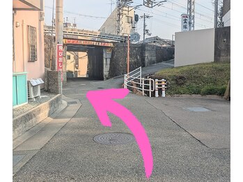 ブリティッシュロゼ/【徒歩5】阪急電車の高架