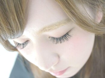 ラ リュール 銀座店(La Lueur)の写真/下向きまつげにお悩みの方は地まつげから上げるアップワードラッシュがオススメ☆フラットラッシュで持続UP