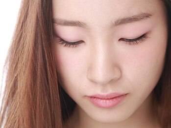 キト(QUITO)の写真/ナチュラル派にはまつげパーマとパリジェンヌが大人気★お好みのカールで自然なのに印象的な目元に導く♪