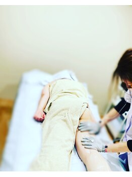 トトノエル(TOTONOEL)/筋膜リリースの施術風景