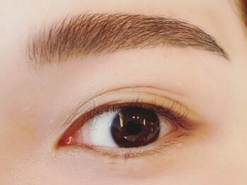 ラソス(Lazos)の写真/眉毛パーマで毛流れ整えて周りをwaxすれば、毎日のお手入れが楽にトレンド眉に！
