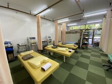 ふく木整骨院の雰囲気（骨盤矯正/もみほぐし/肩こり/腰痛/痛みの改善はふく木整骨院へ）