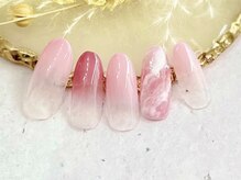 ロシェ(Rocher)/ピンクのニュアンスネイル